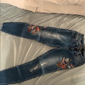 Cute embroid jeans